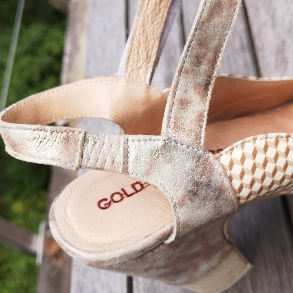 Gold Button heeled sandals - Picture 8 of 14